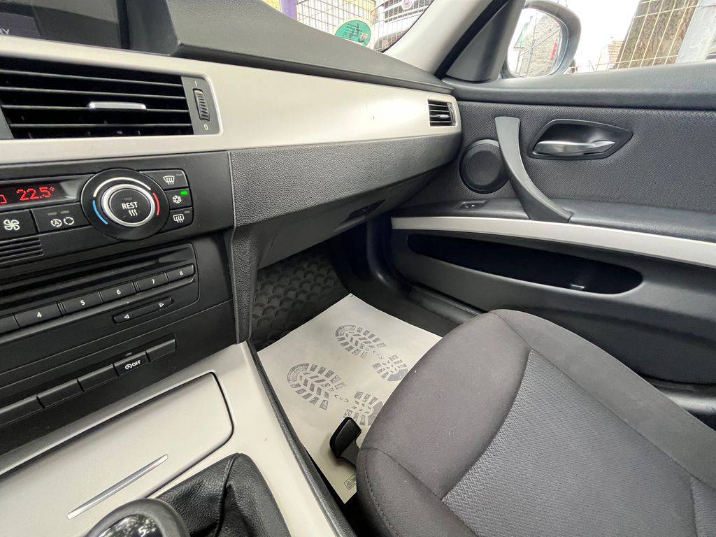 BMW 320 320d/2010/MAN6-2MAJ-WEBASTO