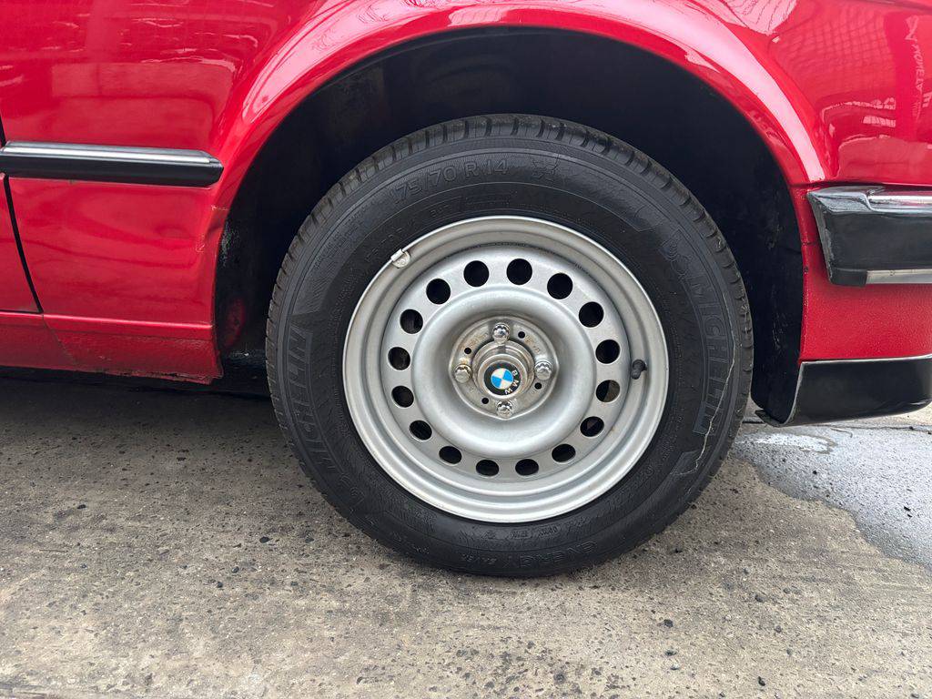 BMW 318 E30-318i/1986/2.maj. garážován