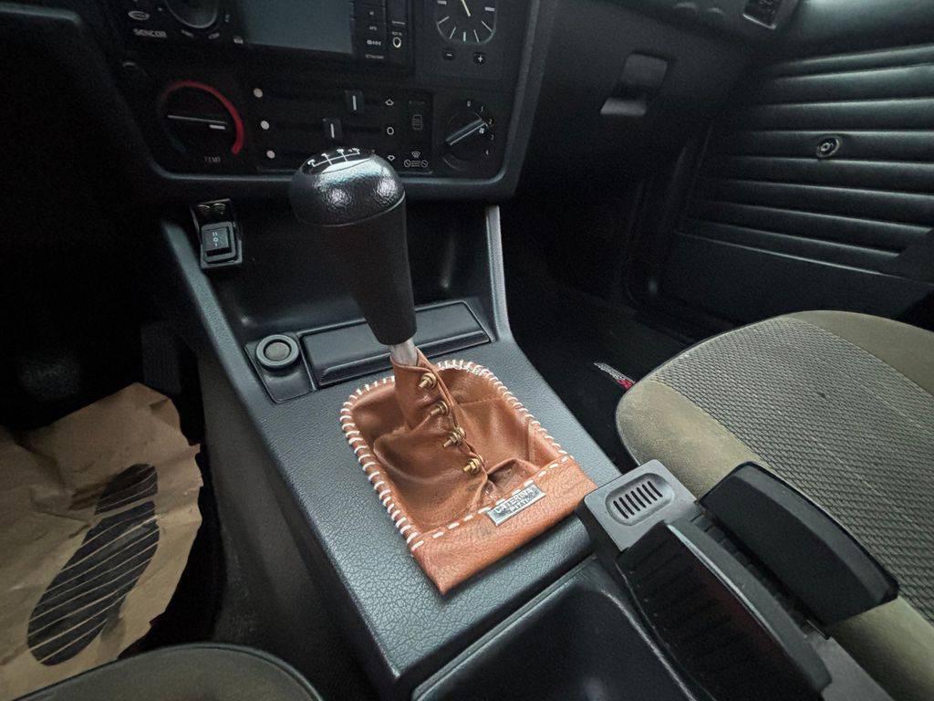 BMW 318 E30-318i/1986/2.maj. garážován