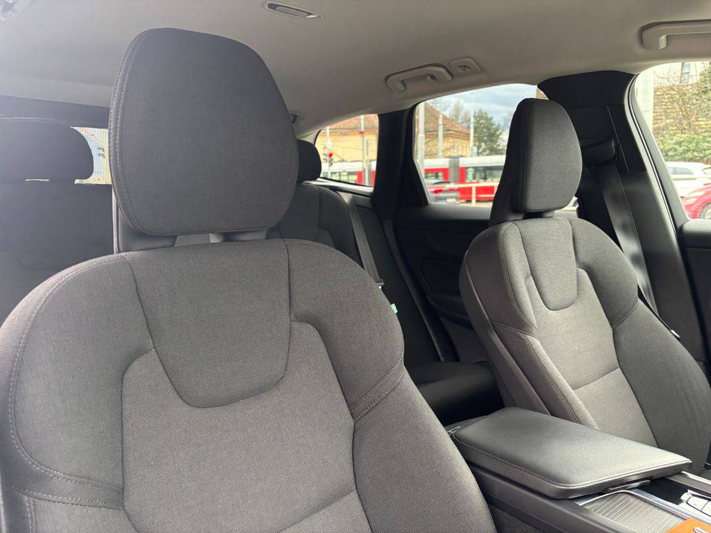 Volvo XC60 D4/2021/1MAJ.AT,TAŽ,MOMENTUM P