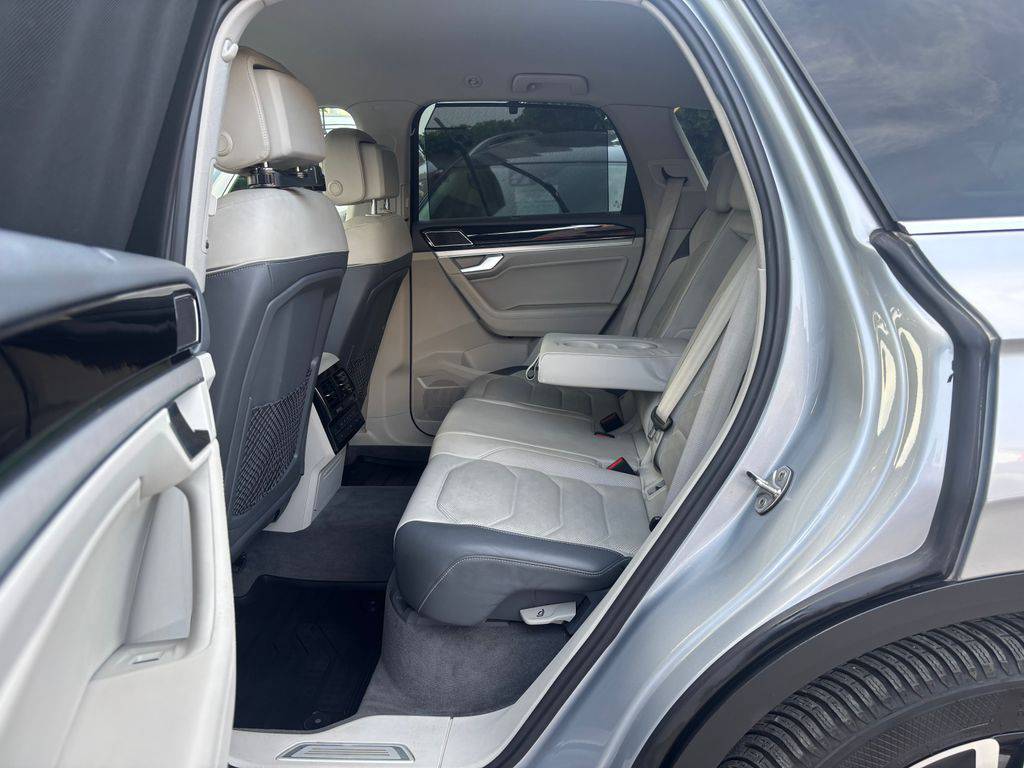 Volkswagen Touareg 3.0TDi-2020-CZ-1MAJ-DPH-WEBAST