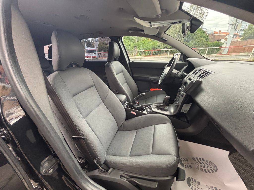 Volvo V50 2.0D/2005/MOMENTUM.MANUÁL.TAŽNÉ