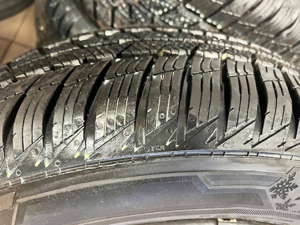 Škoda Octavia ORIG.KOLA VČ POKLIC- ZIMNÍ.PNE