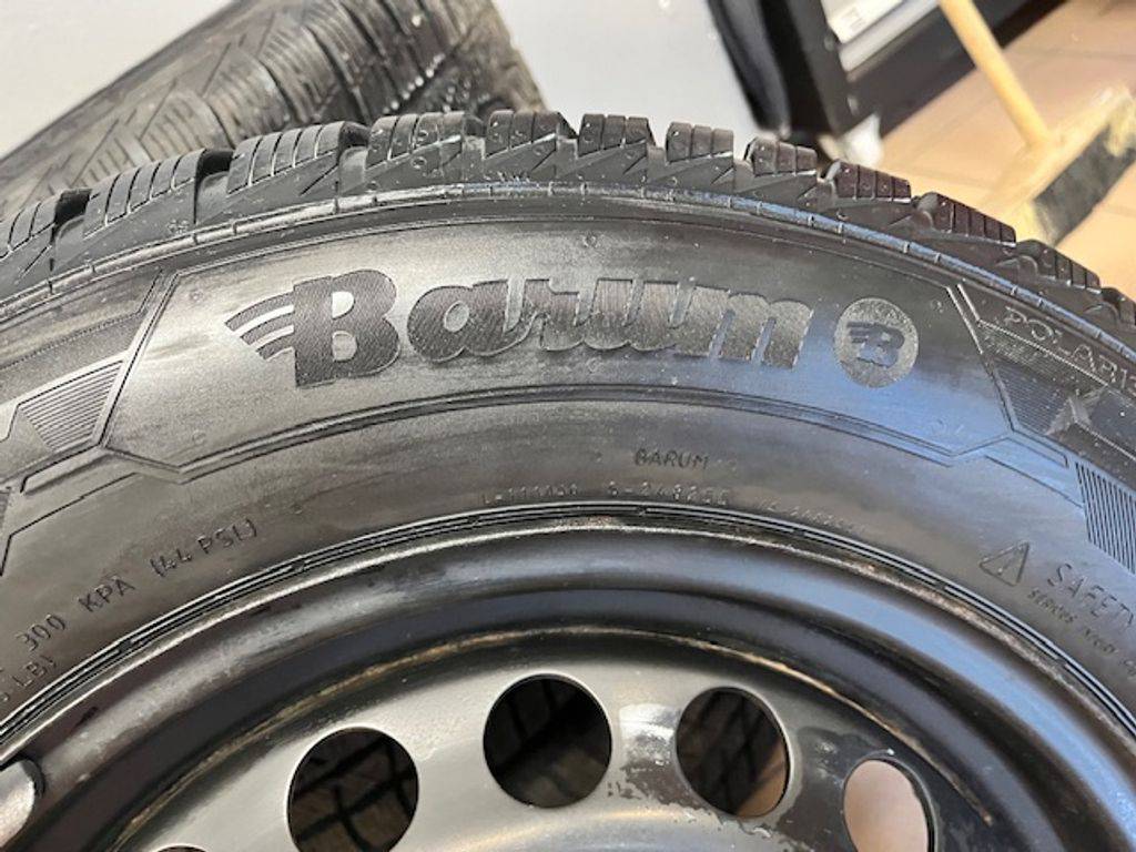 Škoda Octavia ORIG.KOLA VČ POKLIC- ZIMNÍ.PNE