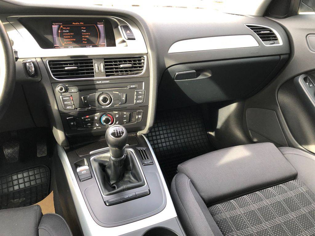 Audi A4 2.0TDI/2010/S.KNIHA,SPORT-140