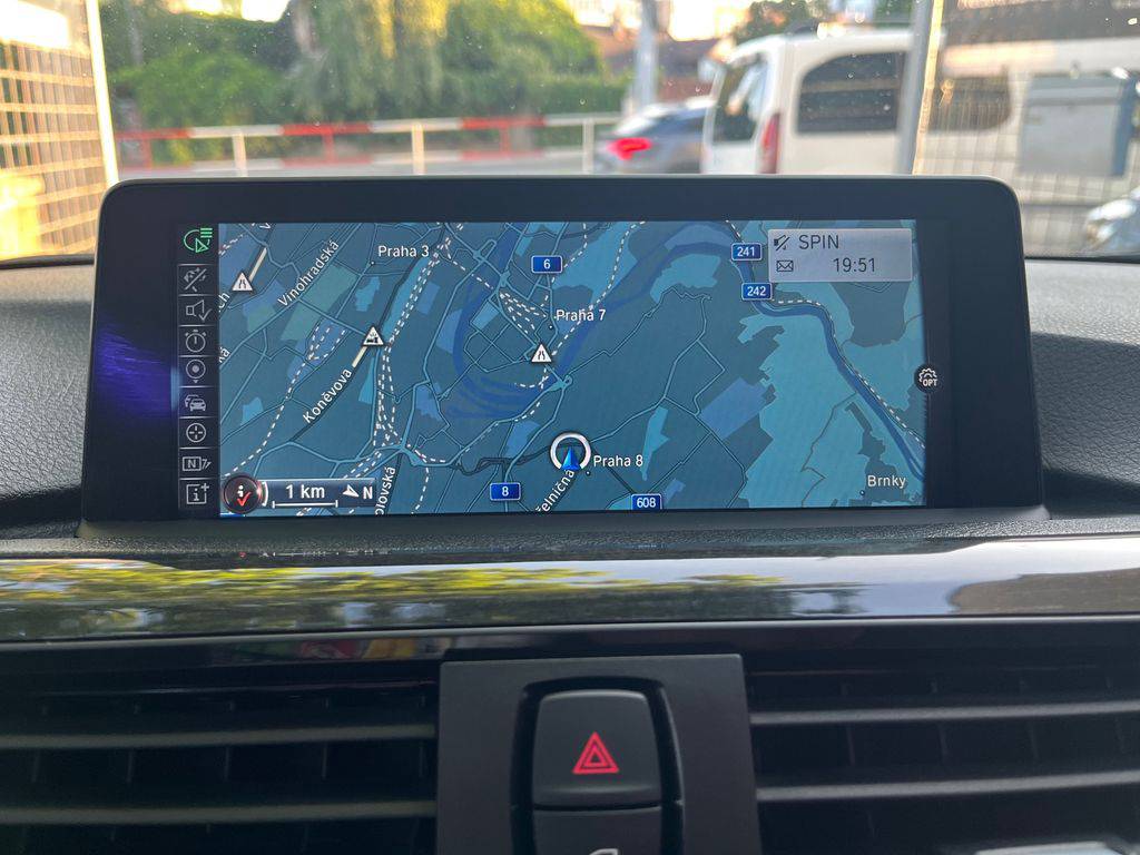 BMW 318 318d F31/2014/MAN6,1MAJ-ZÁRUKA