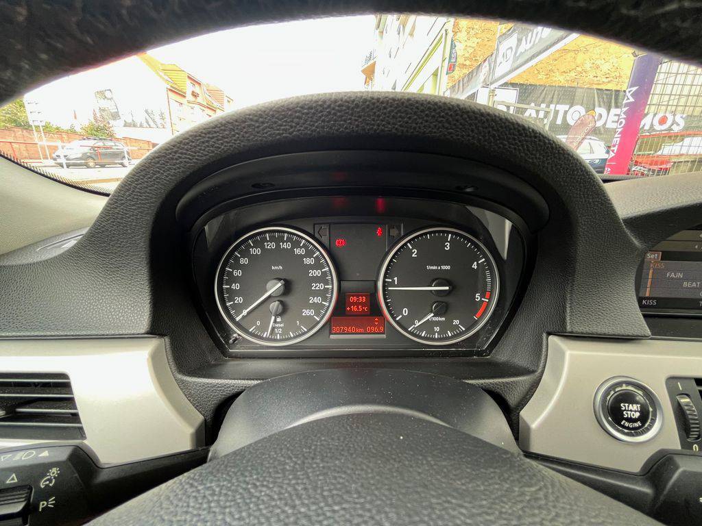 BMW 320 320d/2010/MAN6-2MAJ-WEBASTO