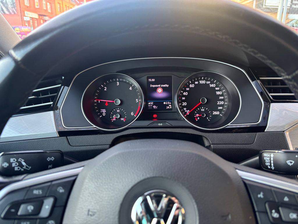 Volkswagen Passat 2.0TDI/2021/1MAJ,MAN6,NAVI-ZÁR