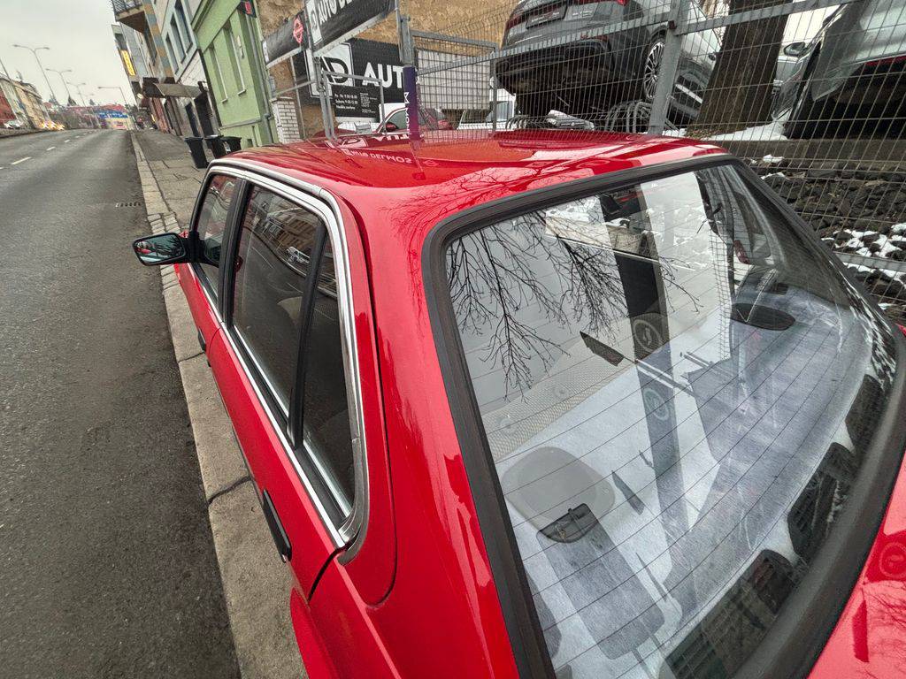BMW 318 E30-318i/1986/2.maj. garážován