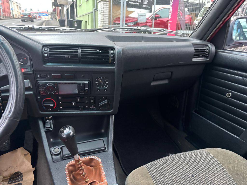 BMW 318 E30-318i/1986/2.maj. garážován