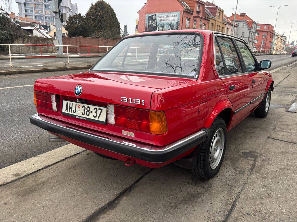 BMW 318 E30-318i/1986/2.maj. garážován