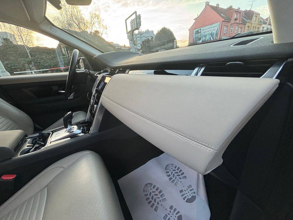 Land Rover Discovery Sport P200 SE/2021/AWD,1MAJ,TAŽ-ZÁRU