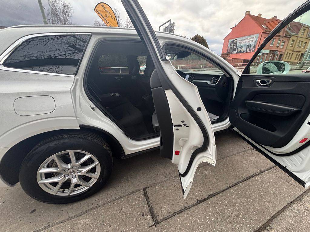 Volvo XC60 D4/2021/1MAJ.AT,TAŽ,MOMENTUM P