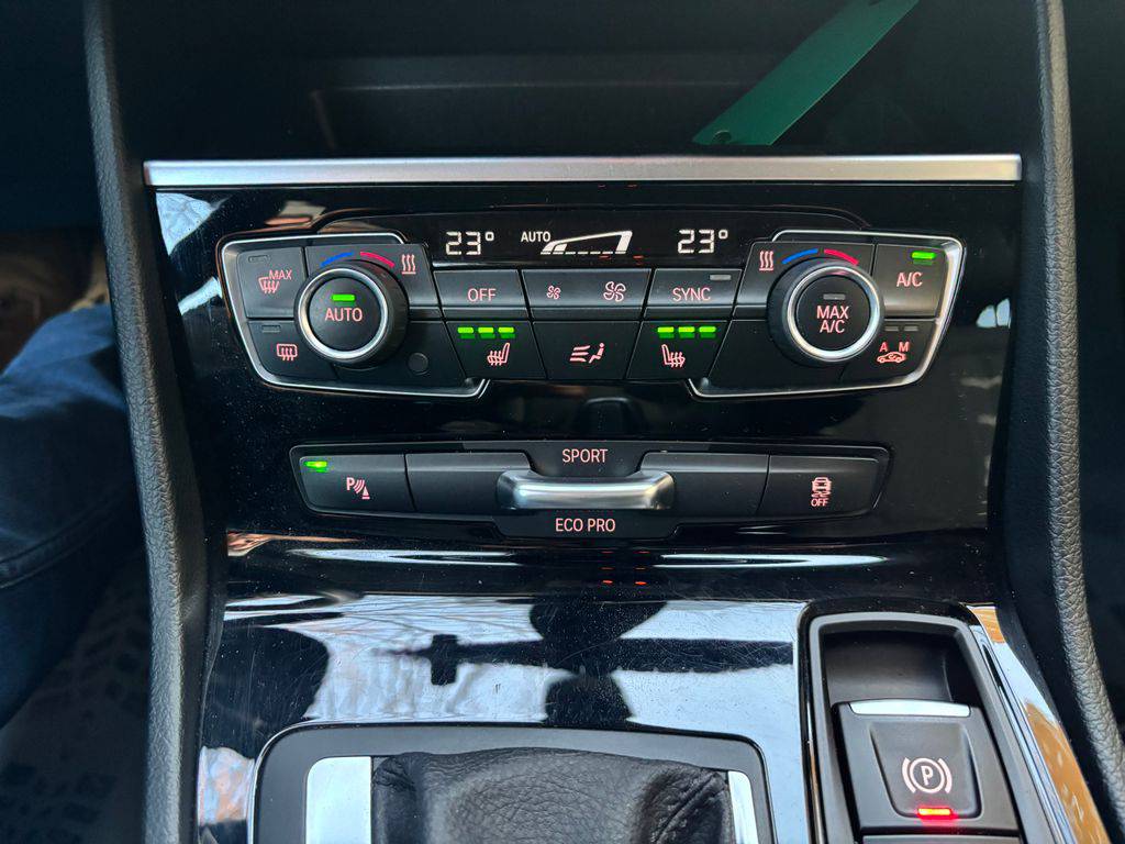 BMW 218 218d/2017/1MAJ-SPORT PACKET,ZÁ