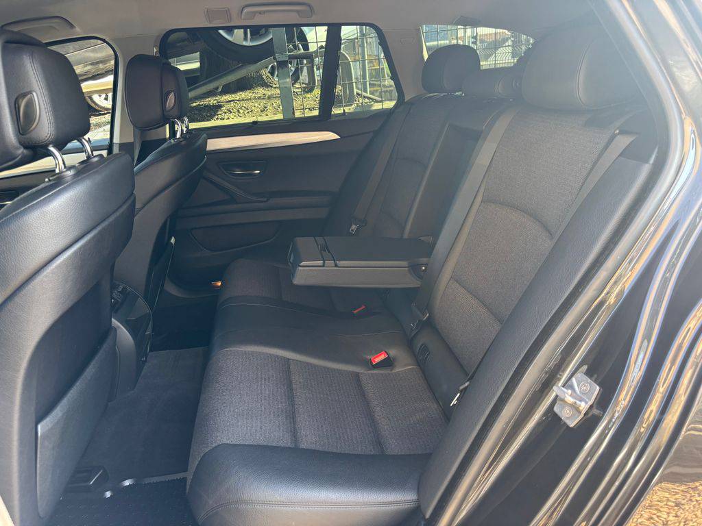 BMW 530 530d xDrive/2012/S.KNIHA-ZÁRUK