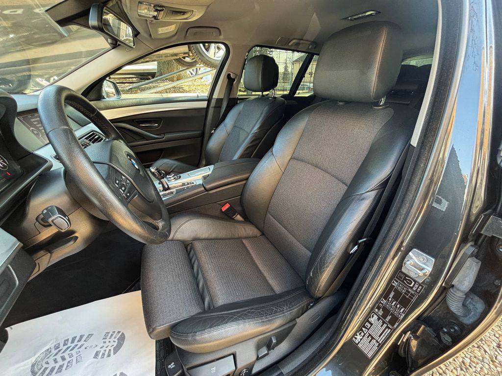 BMW 530 530d xDrive/2012/S.KNIHA-ZÁRUK