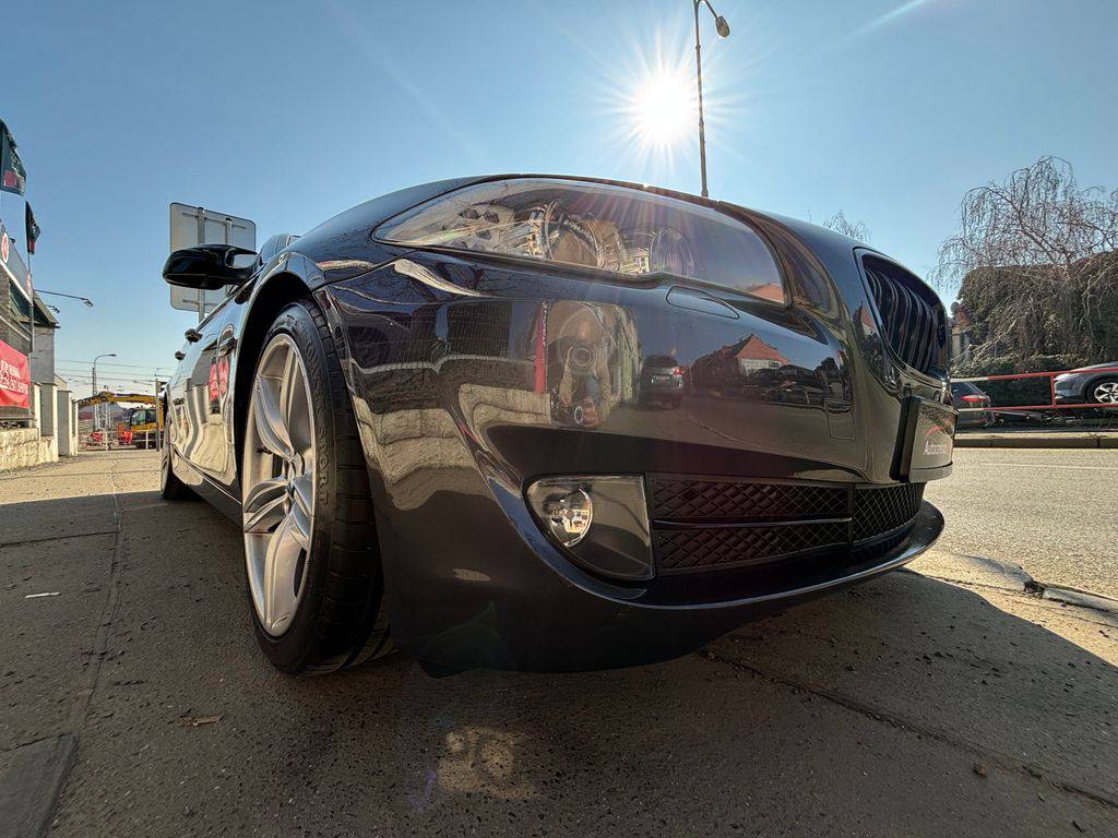 BMW 530 530d xDrive/2012/S.KNIHA-ZÁRUK