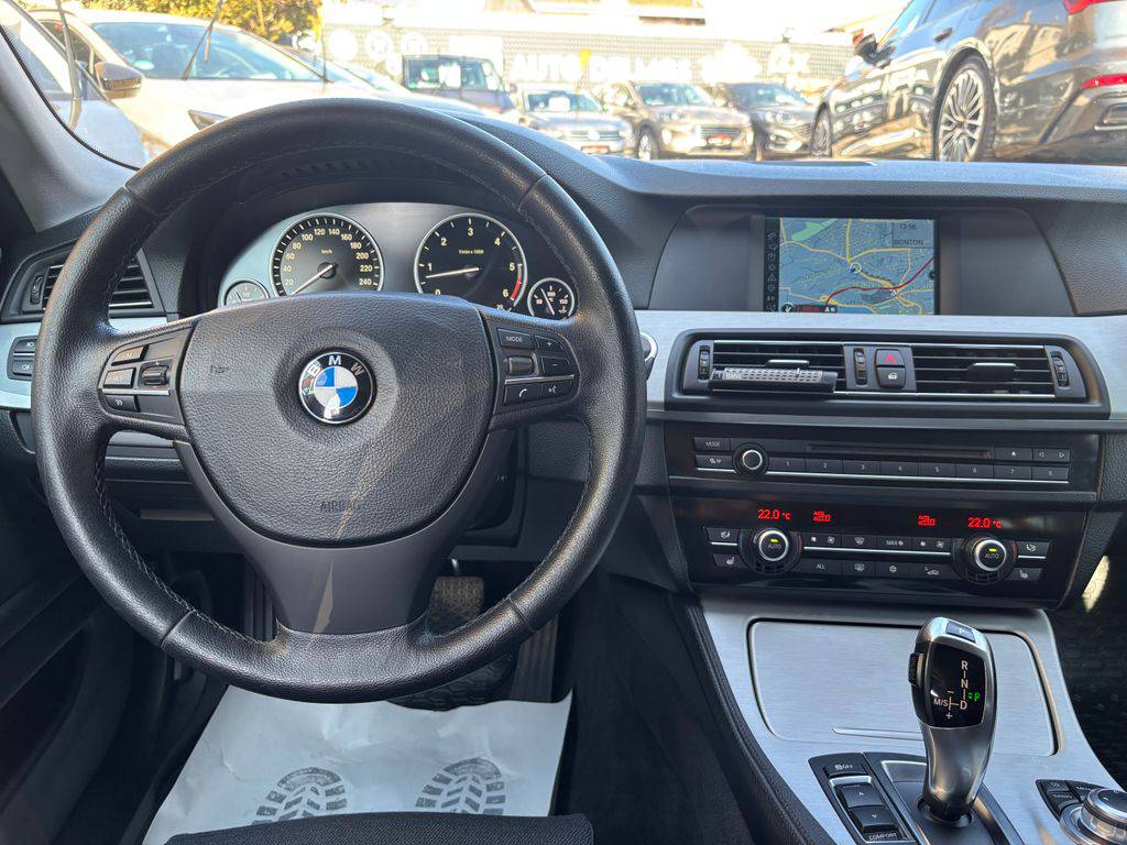 BMW 530 530d xDrive/2012/S.KNIHA-ZÁRUK