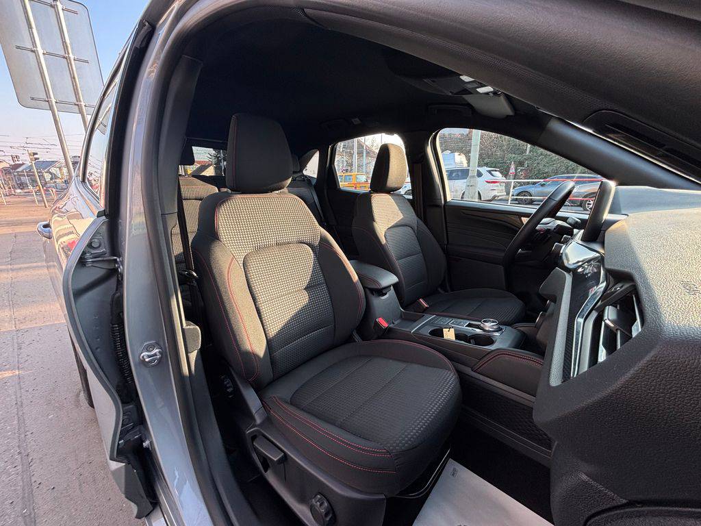 Ford Kuga 1.5EB/2023/ST-LINE,1MAJ-ZÁRUKA