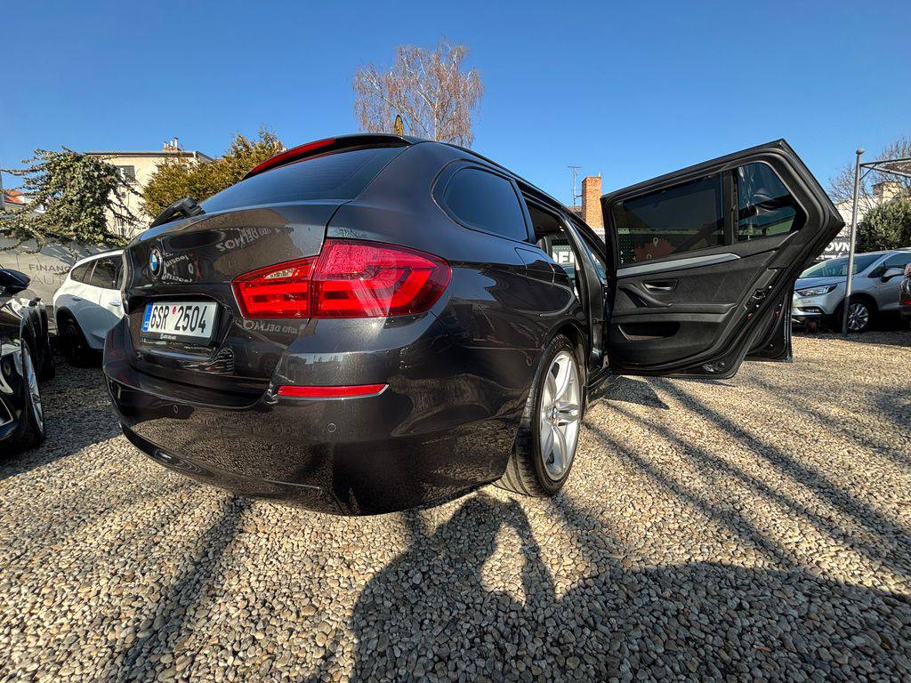 BMW 530 530d xDrive/2012/S.KNIHA-ZÁRUK