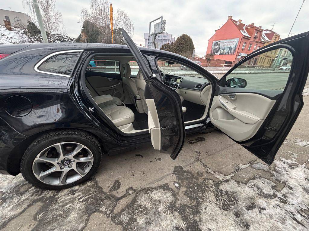 Volvo V40 D2/2016/AT-OCEAN RACE-ZÁRUKA24