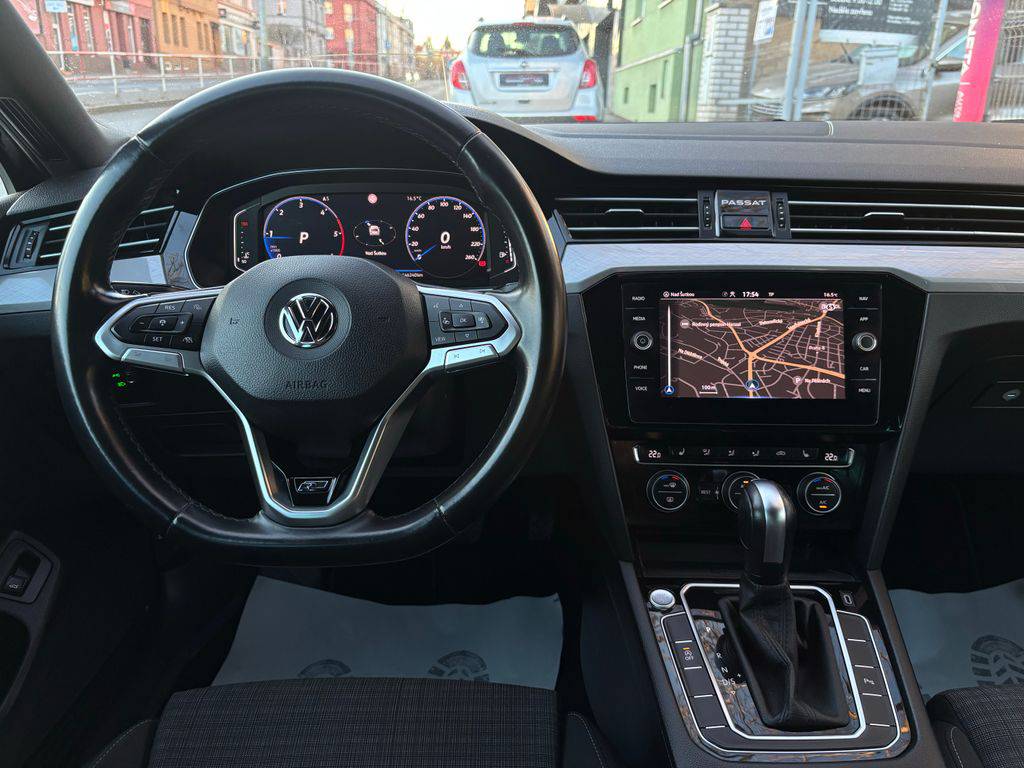 Volkswagen Passat 2.0TDi/2021/R-LINE,1MAJ,DPH-ZÁ