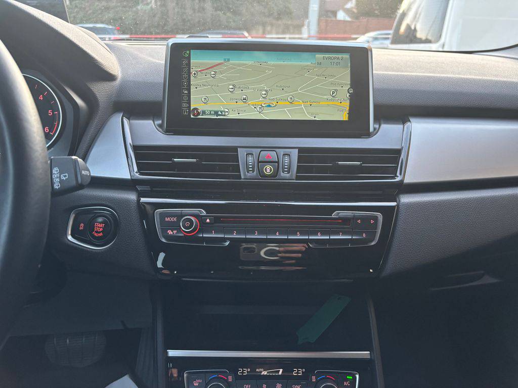 BMW 218 218d/2017/1MAJ-SPORT PACKET,ZÁ