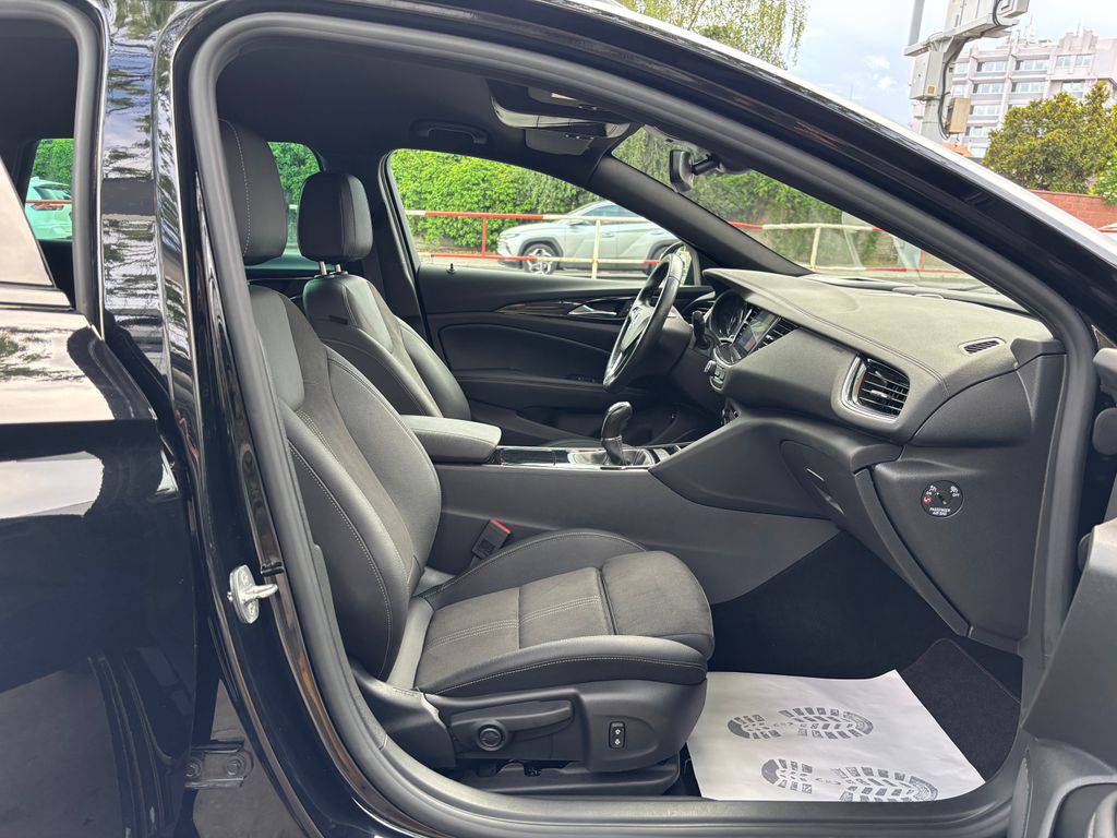 Opel Insignia 2.0CDTi/2023/1MAJ,MAN,SPORT-ZÁ