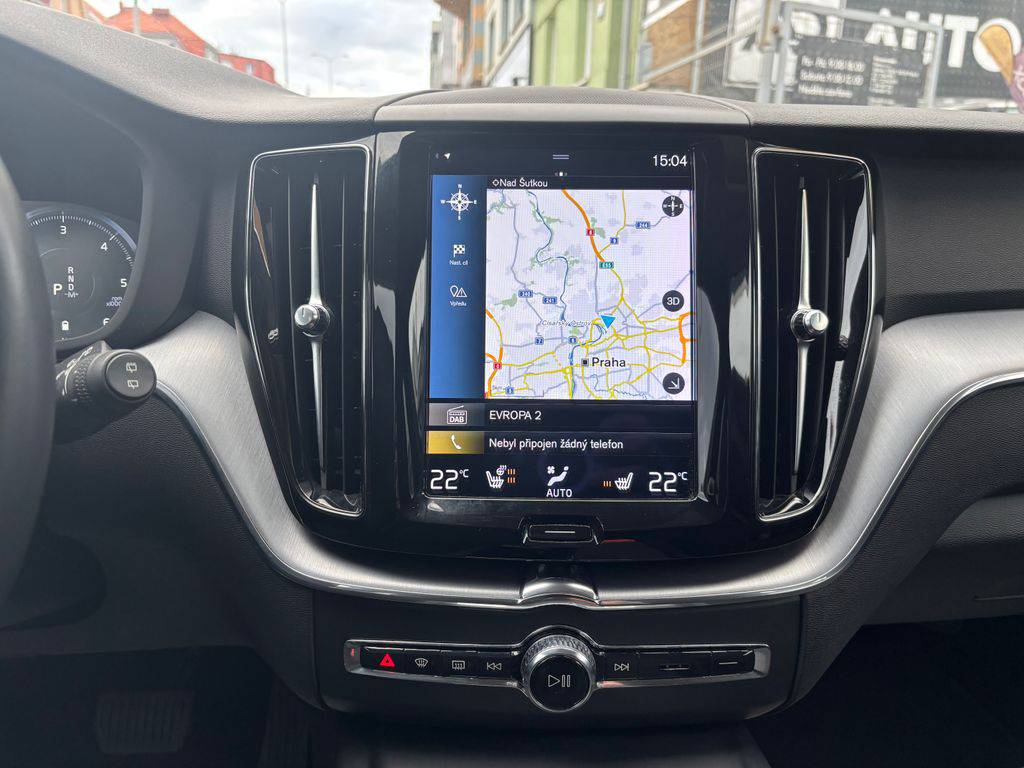 Volvo XC60 B4/2022/1MAJ.AT,TAŽ,MOMENTUM P