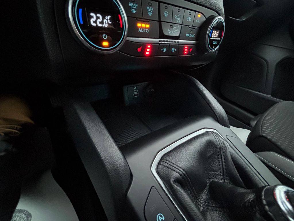 Ford Focus 1.5EB/2023/1MAJ,COOL-ZÁRUKA36