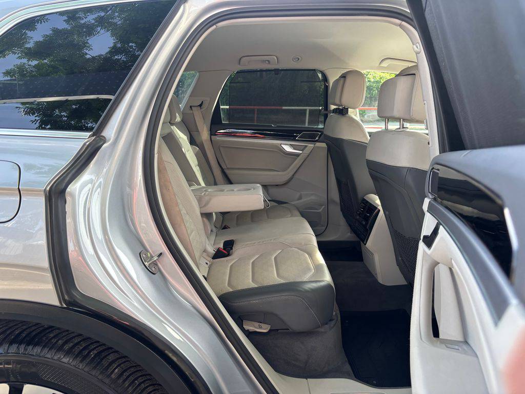 Volkswagen Touareg 3.0TDi-2020-CZ-1MAJ-DPH-WEBAST