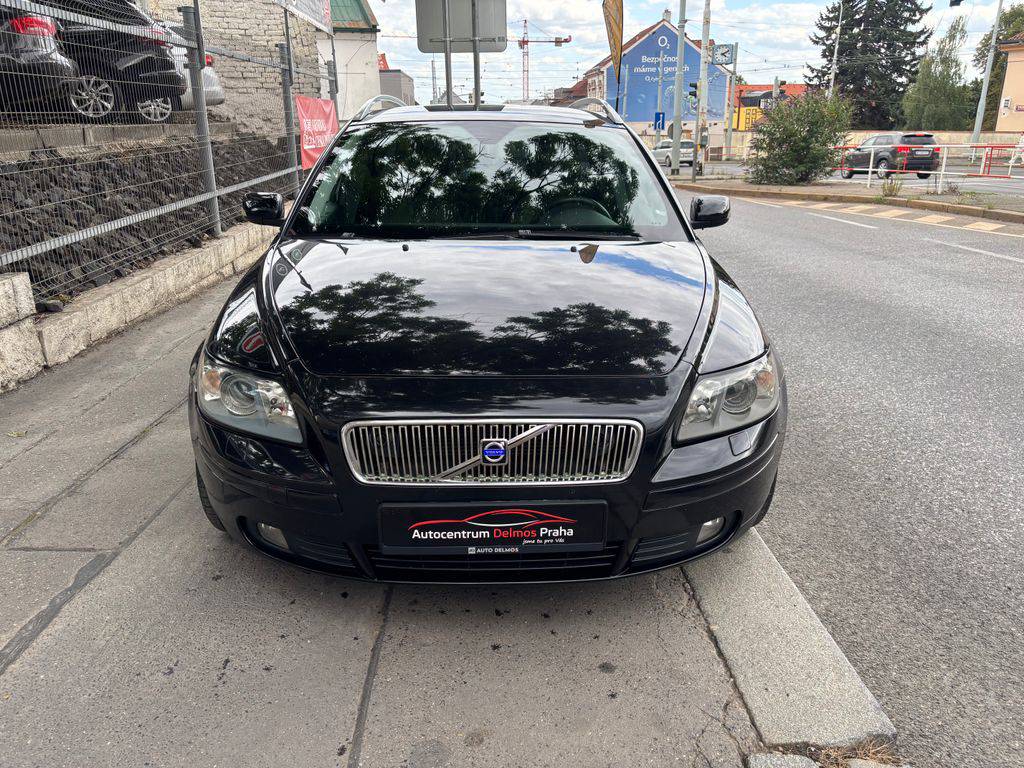 Volvo V50 2.0D/2005/MOMENTUM.MANUÁL.TAŽNÉ