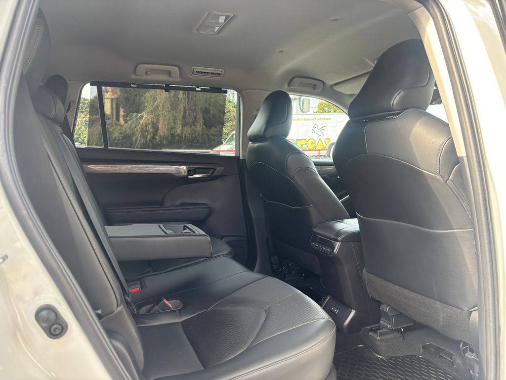 Toyota Highlander 2.5HEV e-CVT.CZ.DPH.PRESTIGE.1M-ZÁRUKA