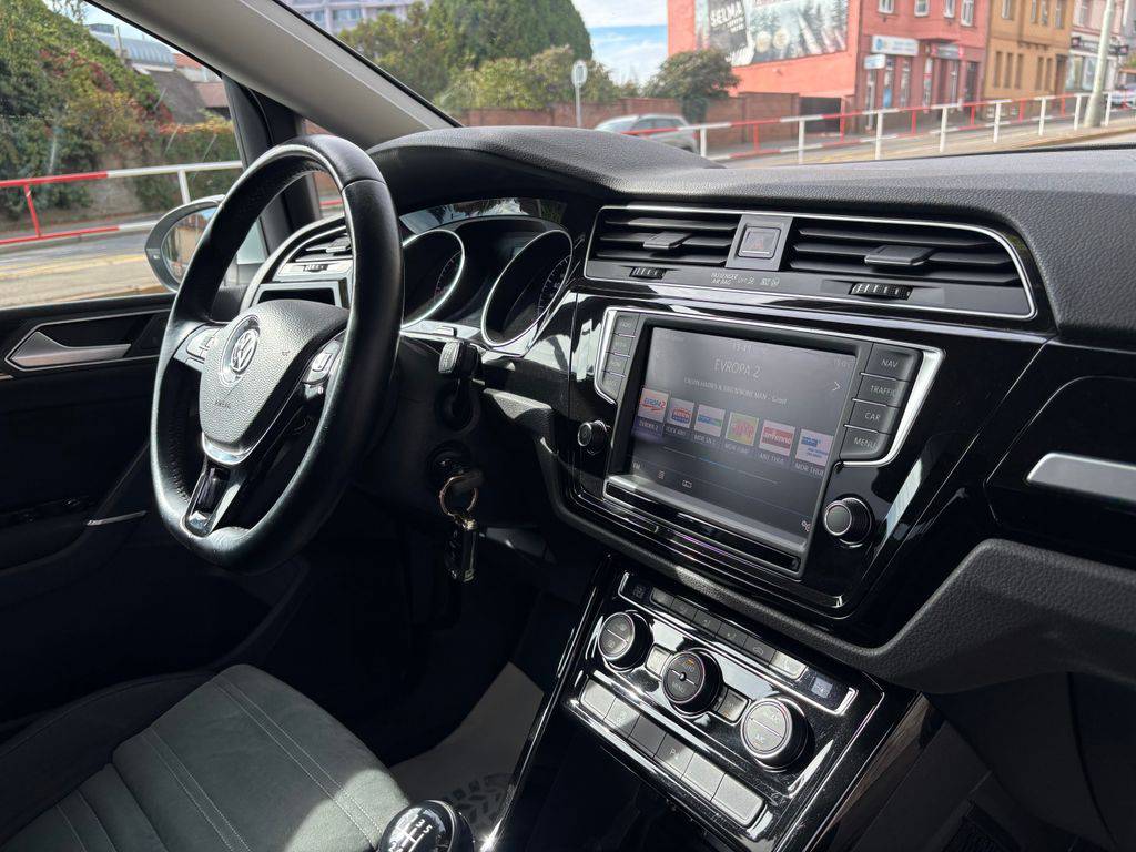 Volkswagen Touran 2.0TDi/2017/7MÍST.MAN6.110KW-Z